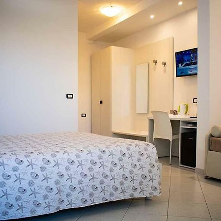 Hotel Delfino Marina Di Carrara Extérieur photo