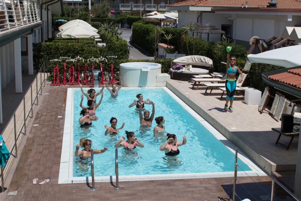 Hotel Delfino Marina Di Carrara Extérieur photo