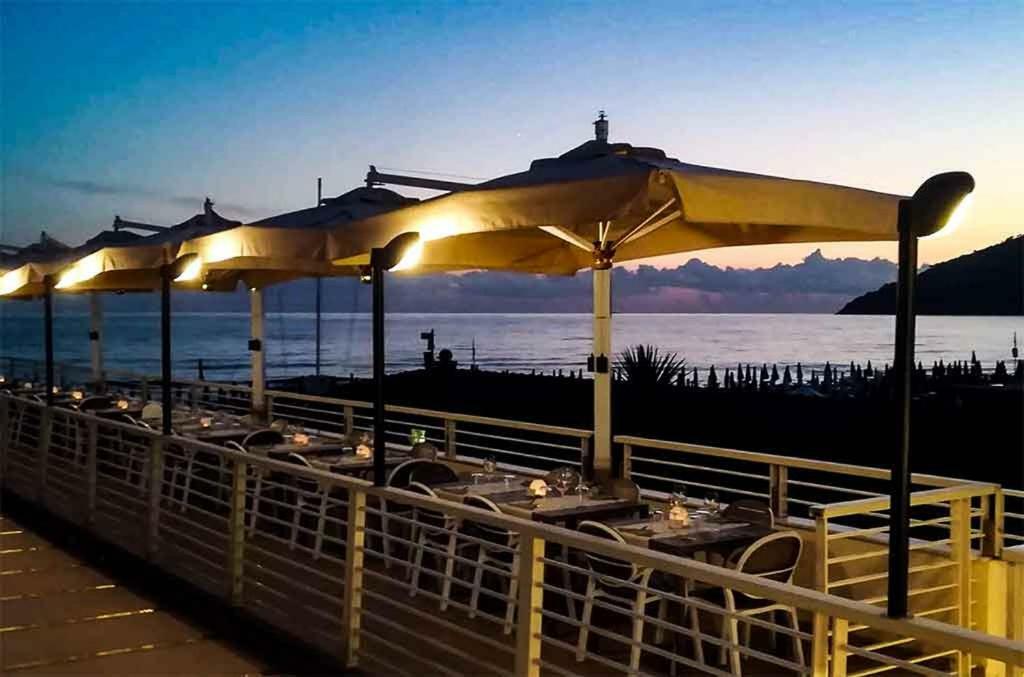 Hotel Delfino Marina Di Carrara Extérieur photo