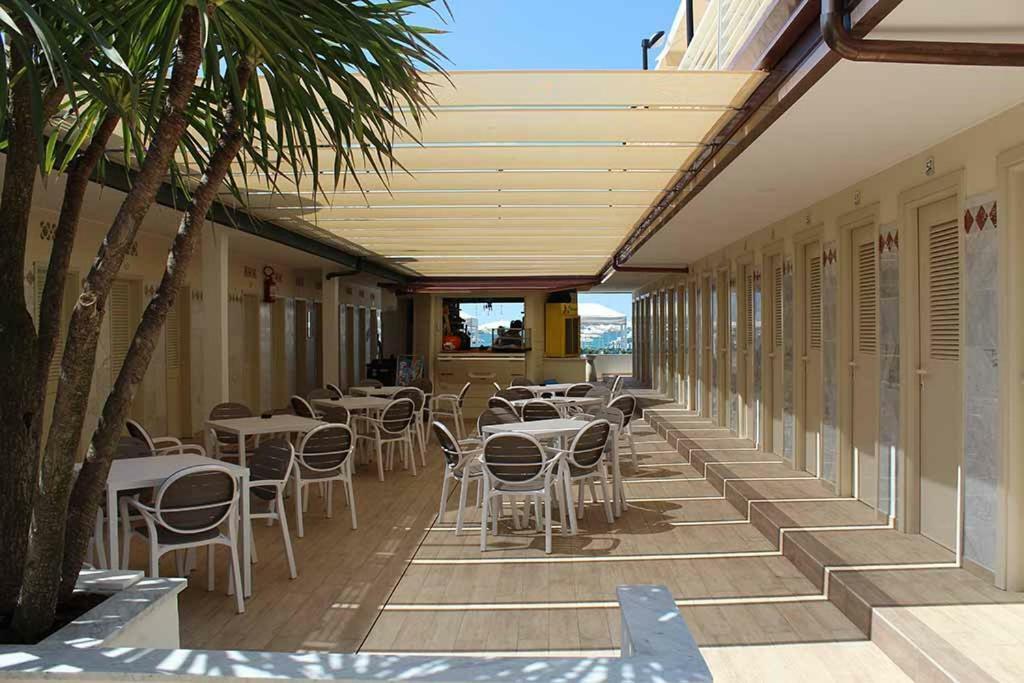 Hotel Delfino Marina Di Carrara Extérieur photo