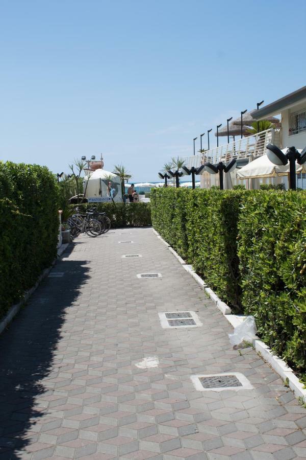 Hotel Delfino Marina Di Carrara Extérieur photo