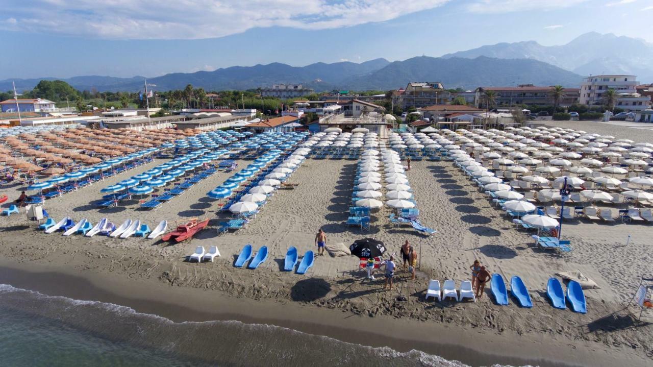 Hotel Delfino Marina Di Carrara Extérieur photo