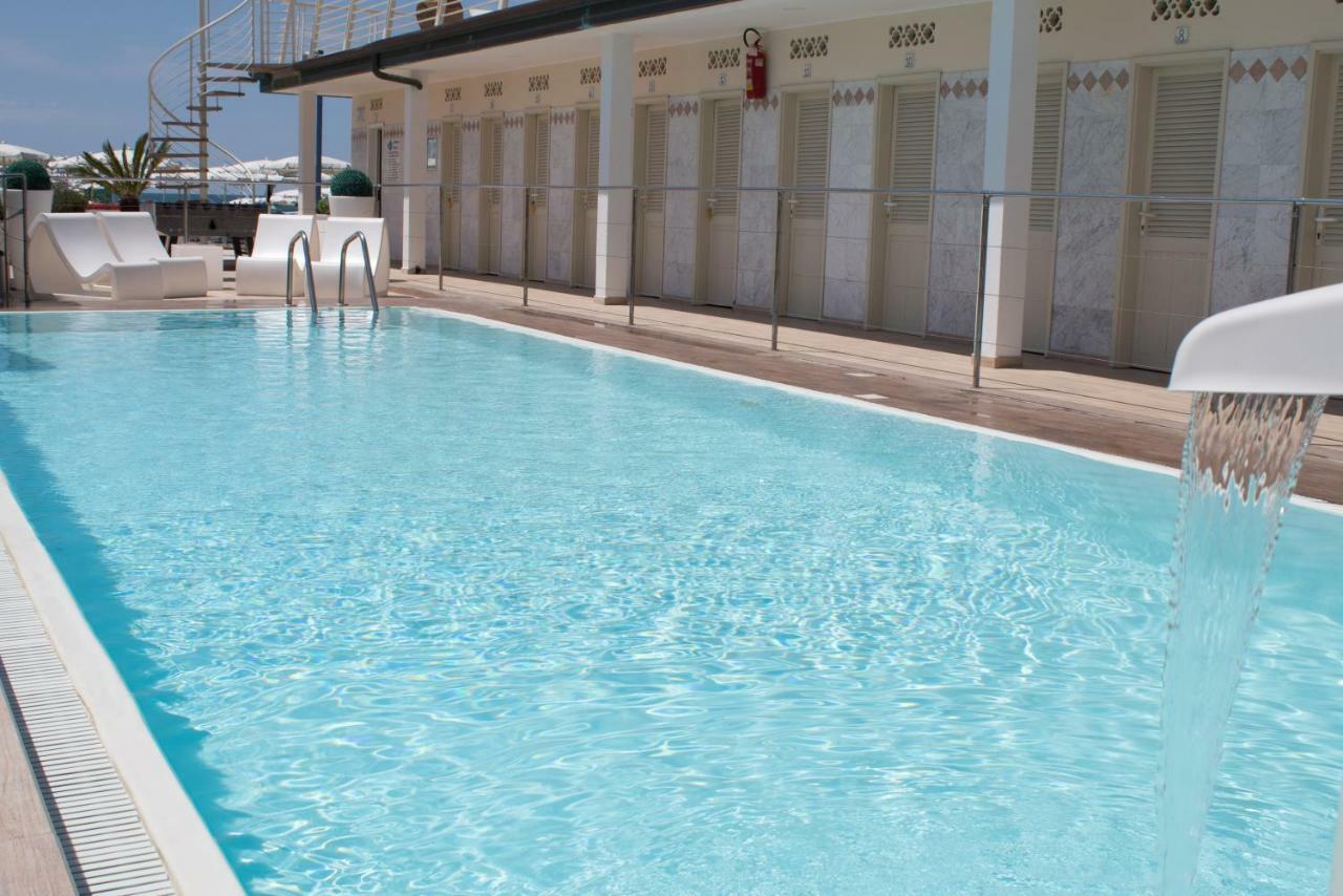 Hotel Delfino Marina Di Carrara Extérieur photo